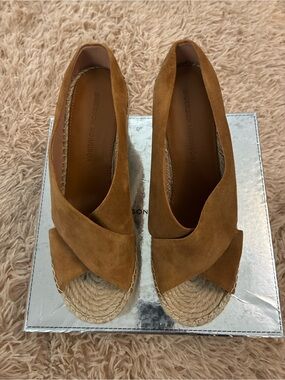 NIB SIGERSON MORRISON SUEDE PLATFORM ESPADRILLES IN CROISSANT SZ 8.5